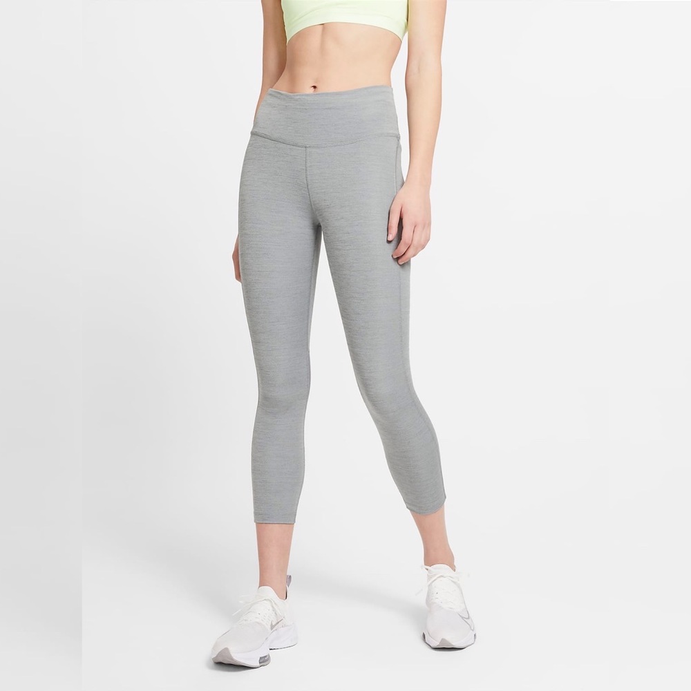 Nike ‘Fast’ Mid Rise Crop Leggings
